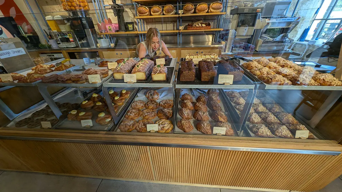Farooqs Bakery – bakery in Walton, Aylesbury